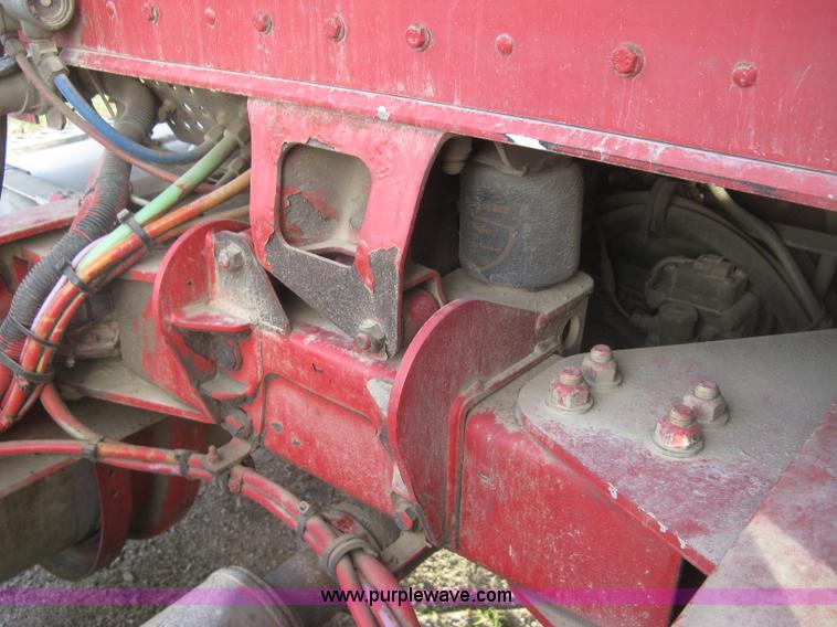 image for item H9296 2005 Kenworth T800 semi truck