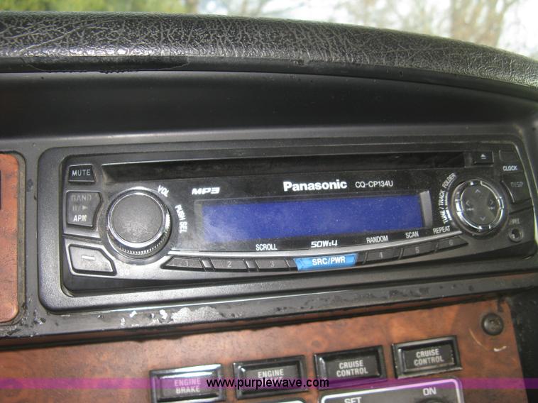 image for item H9296 2005 Kenworth T800 semi truck