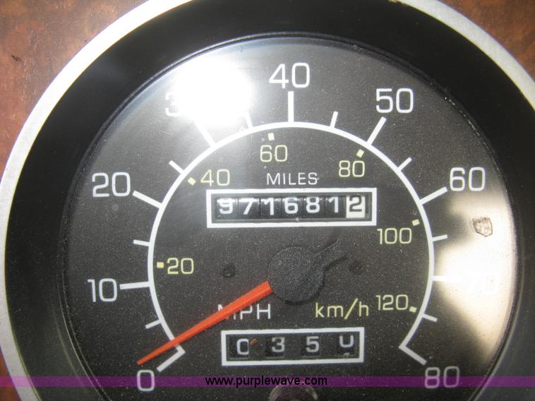 image for item H9296 2005 Kenworth T800 semi truck