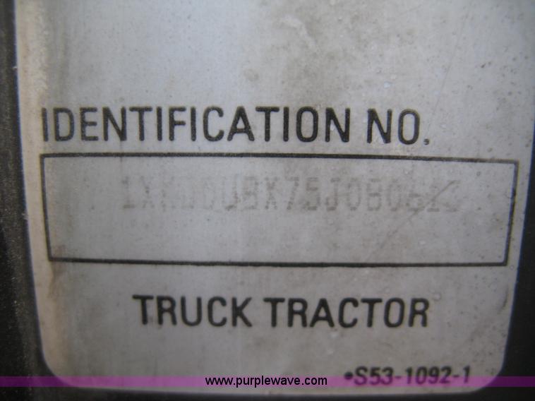 image for item H9296 2005 Kenworth T800 semi truck