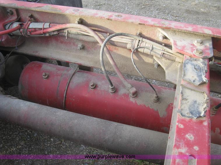 image for item H9296 2005 Kenworth T800 semi truck