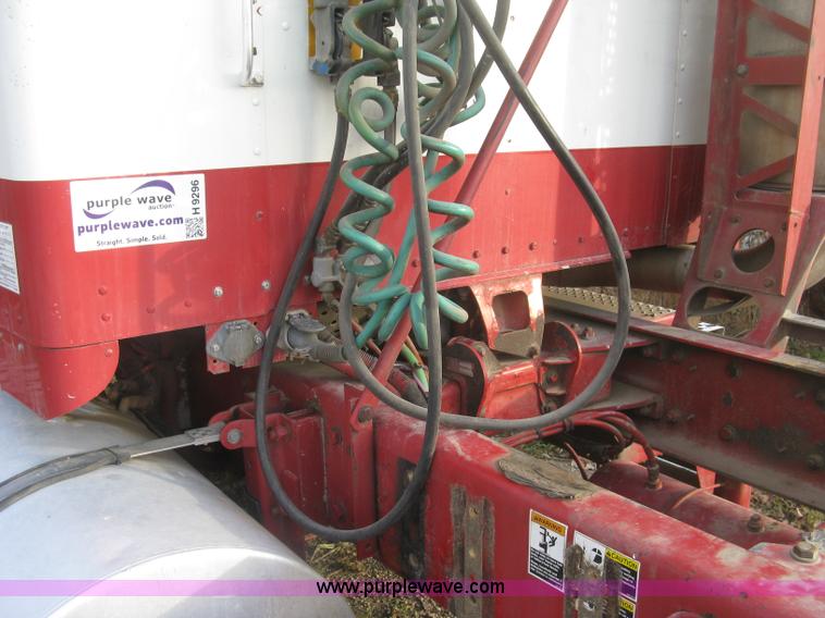 image for item H9296 2005 Kenworth T800 semi truck