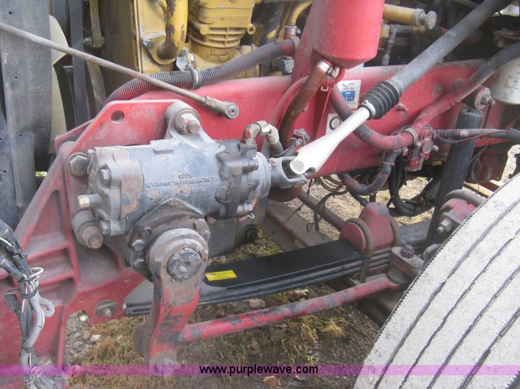 image for item H9296 2005 Kenworth T800 semi truck