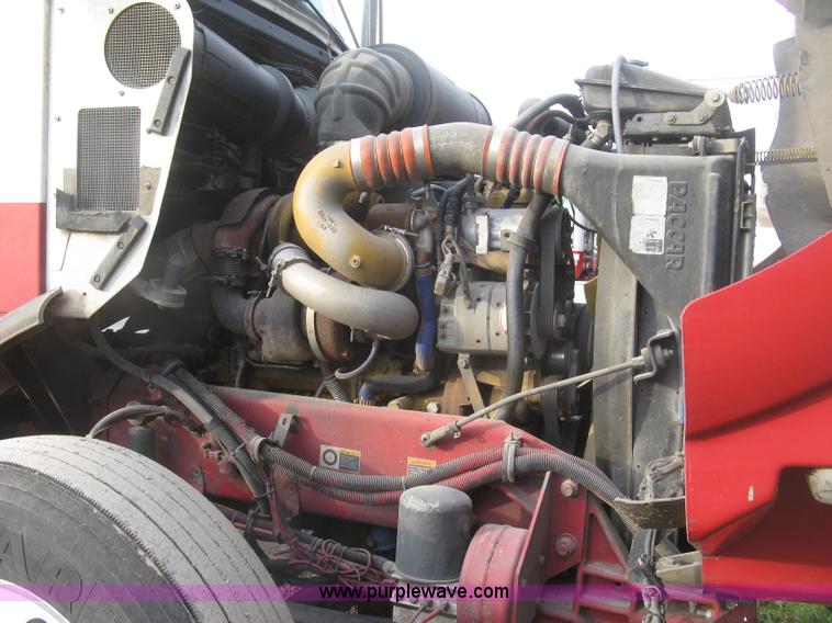 image for item H9296 2005 Kenworth T800 semi truck