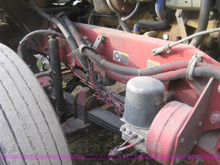 image for item H9296 2005 Kenworth T800 semi truck