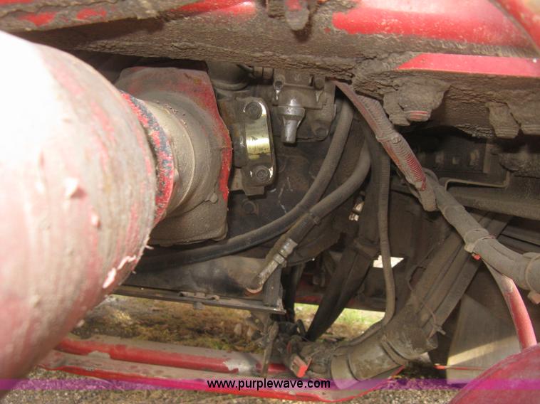 image for item H9296 2005 Kenworth T800 semi truck