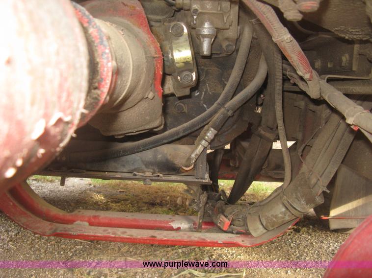 image for item H9296 2005 Kenworth T800 semi truck