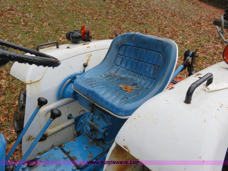 image for item I2480 1979 Ford 1700 tractor