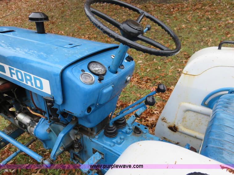 image for item I2480 1979 Ford 1700 tractor