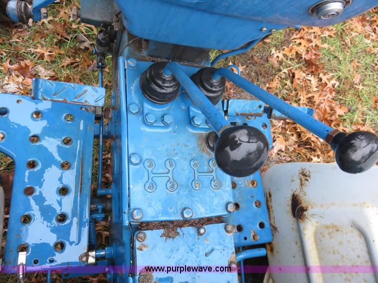 image for item I2480 1979 Ford 1700 tractor