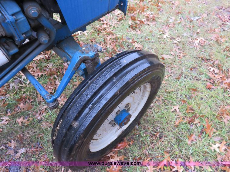 image for item I2480 1979 Ford 1700 tractor