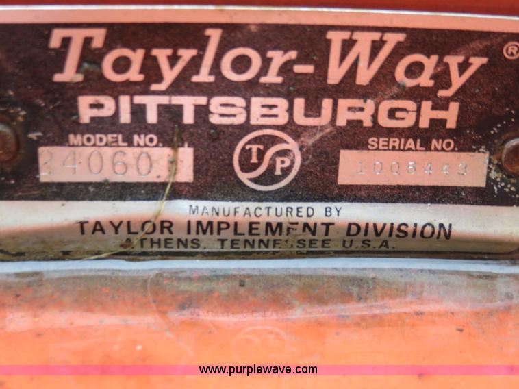 image for item I2480 1979 Ford 1700 tractor