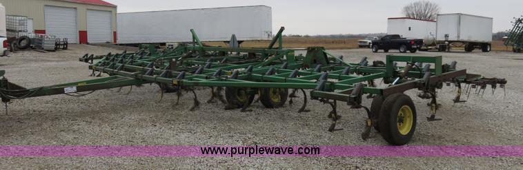 image for item I2487 John Deere 960 field cultivator