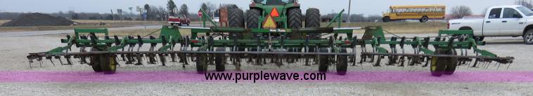 image for item I2487 John Deere 960 field cultivator
