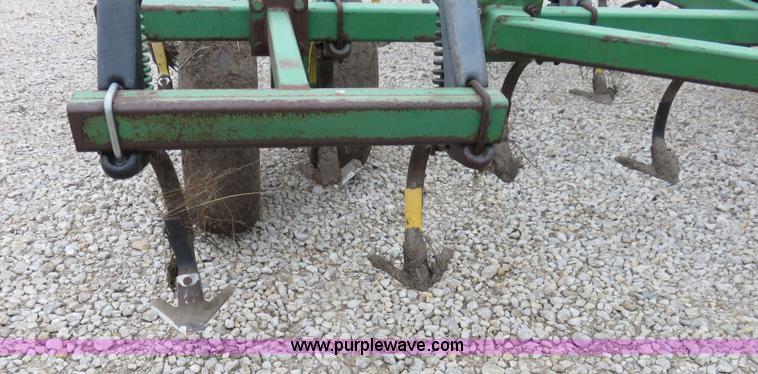image for item I2487 John Deere 960 field cultivator