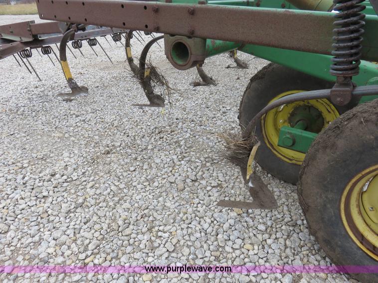 image for item I2487 John Deere 960 field cultivator