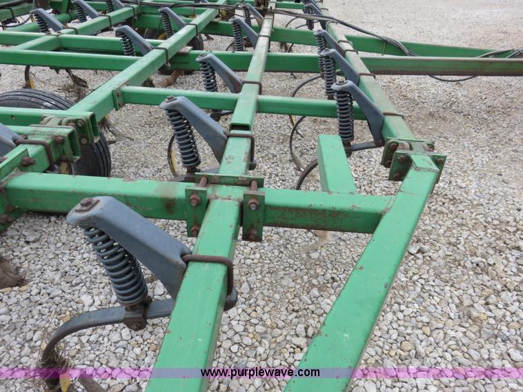 image for item I2487 John Deere 960 field cultivator