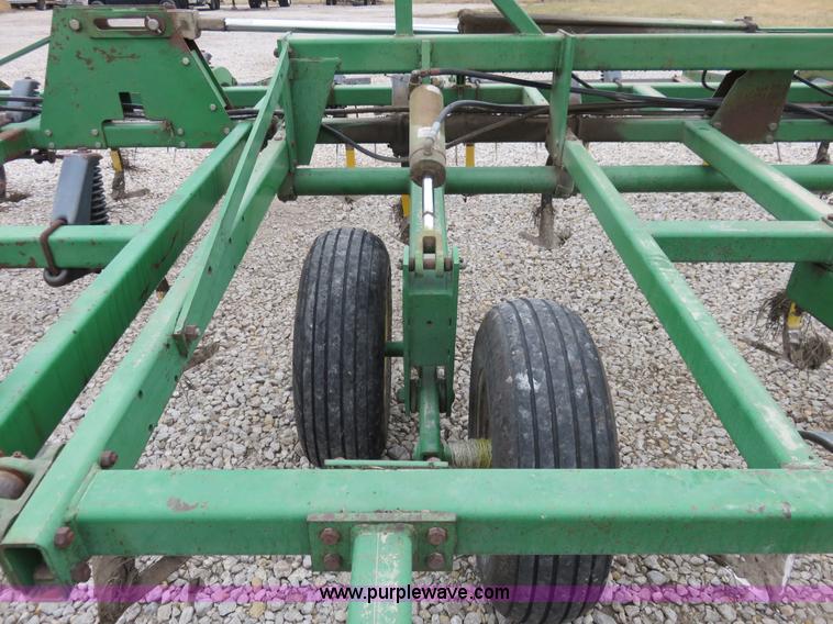 image for item I2487 John Deere 960 field cultivator