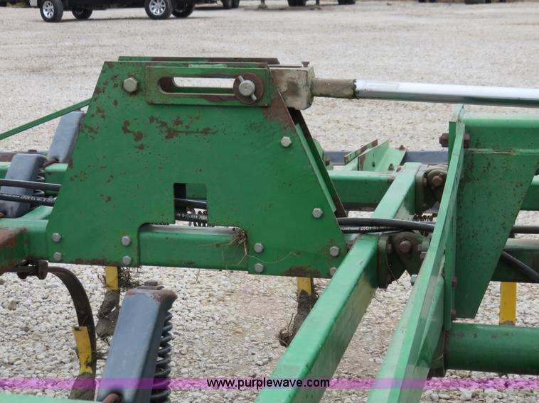 image for item I2487 John Deere 960 field cultivator