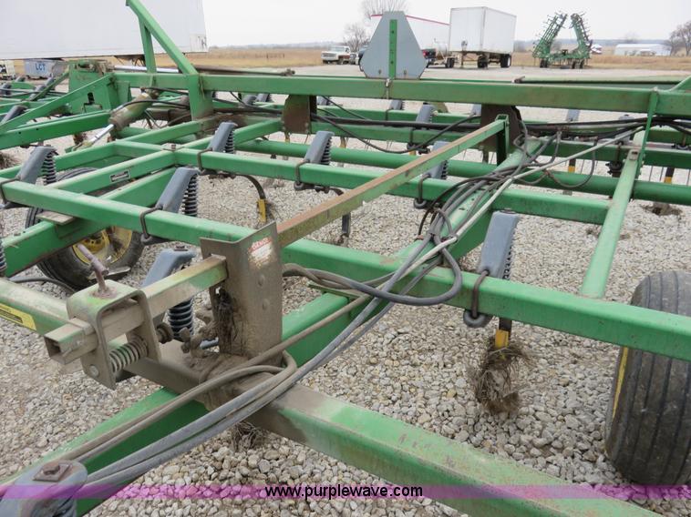 image for item I2487 John Deere 960 field cultivator