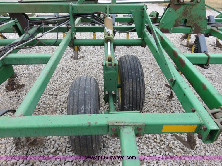 image for item I2487 John Deere 960 field cultivator