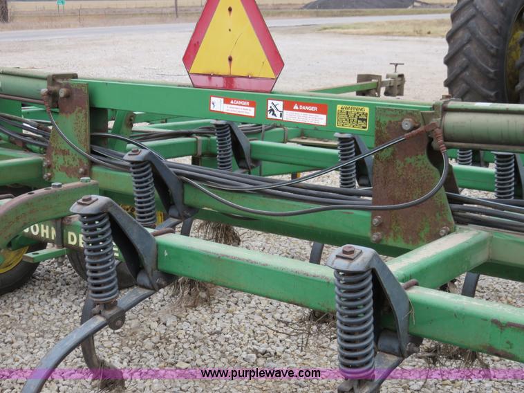 image for item I2487 John Deere 960 field cultivator