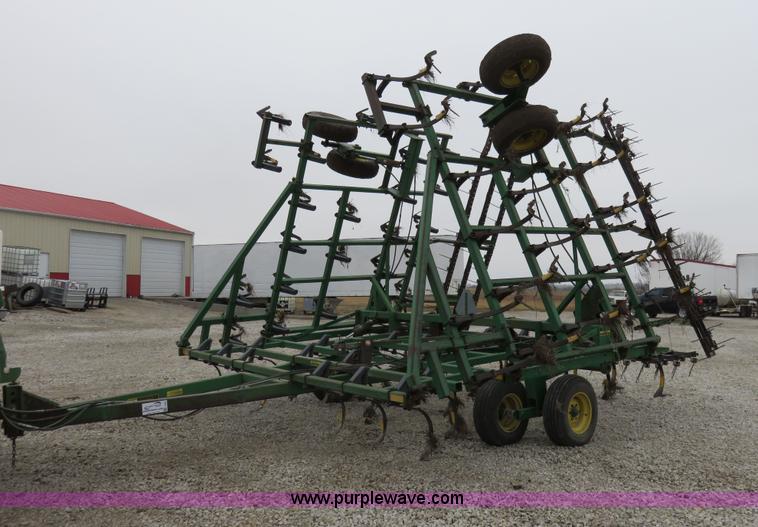 image for item I2487 John Deere 960 field cultivator