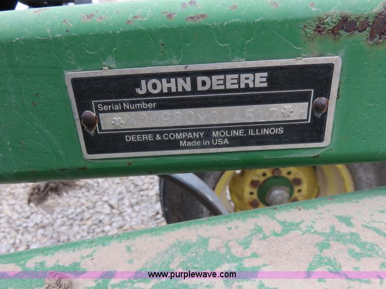 image for item I2487 John Deere 960 field cultivator