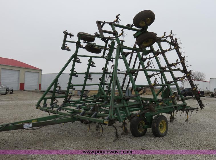 image for item I2487 John Deere 960 field cultivator