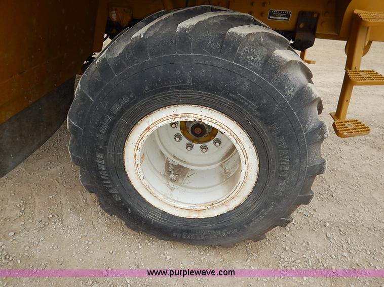 image for item I5206 Ag-Chem TerraGator 8204 Air Flow self-propelled applicator