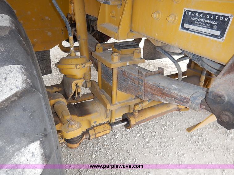 image for item I5206 Ag-Chem TerraGator 8204 Air Flow self-propelled applicator