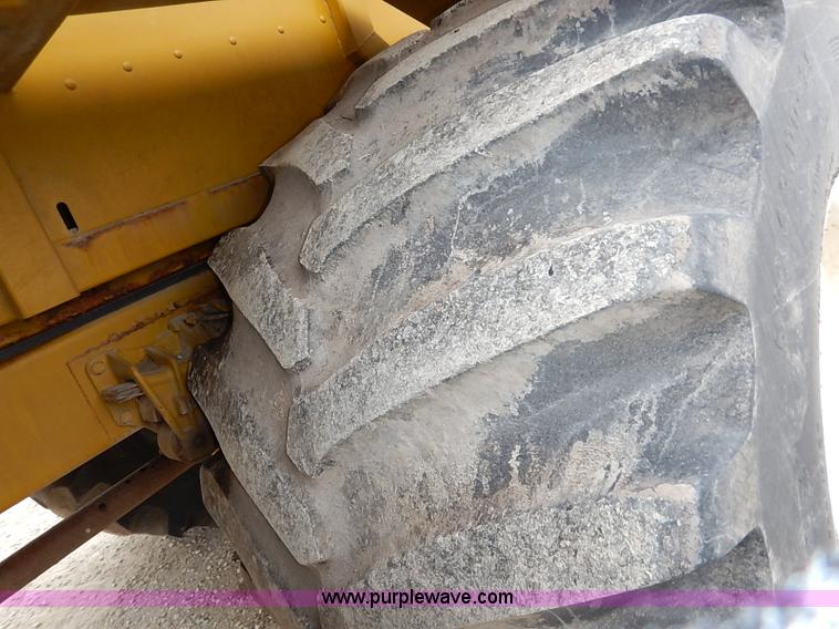 image for item I5206 Ag-Chem TerraGator 8204 Air Flow self-propelled applicator