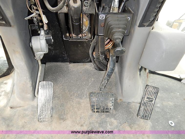 image for item I5206 Ag-Chem TerraGator 8204 Air Flow self-propelled applicator