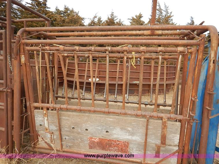 image for item I5212 Linn Post and Pipe working tub, alley, and chute