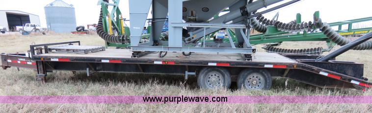 image for item I5979 2005 Lamar tandem axle trailer