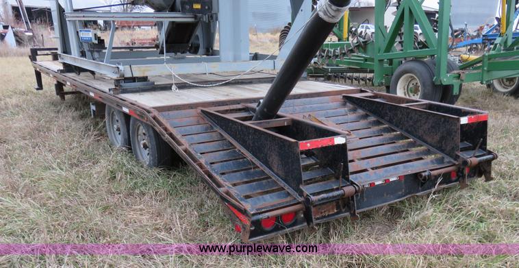 image for item I5979 2005 Lamar tandem axle trailer