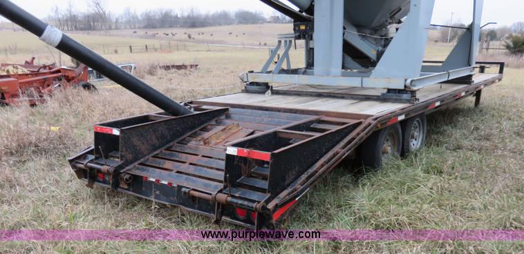 image for item I5979 2005 Lamar tandem axle trailer