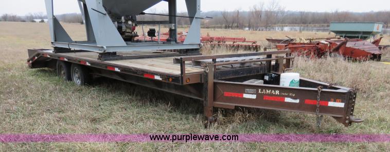 image for item I5979 2005 Lamar tandem axle trailer