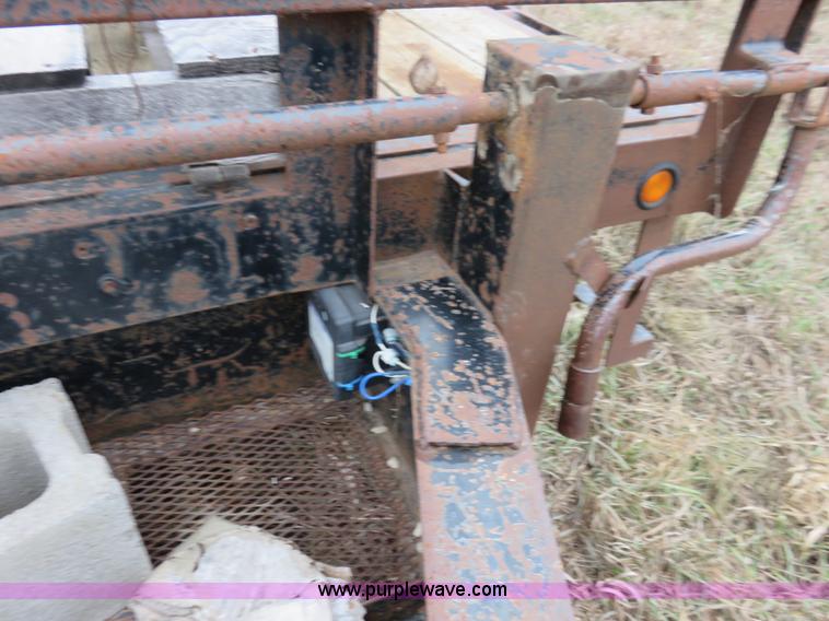 image for item I5979 2005 Lamar tandem axle trailer