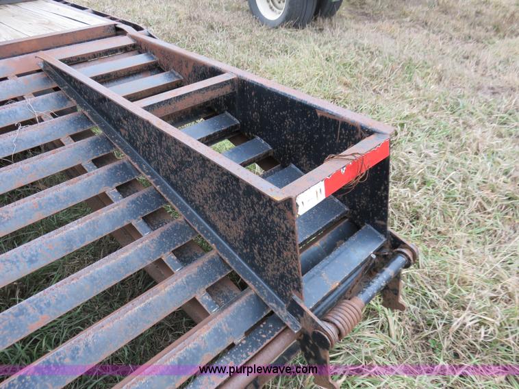 image for item I5979 2005 Lamar tandem axle trailer