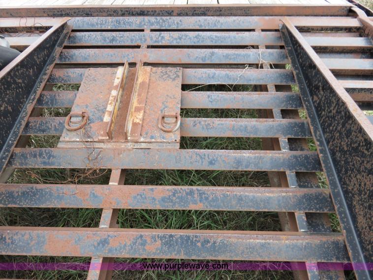 image for item I5979 2005 Lamar tandem axle trailer