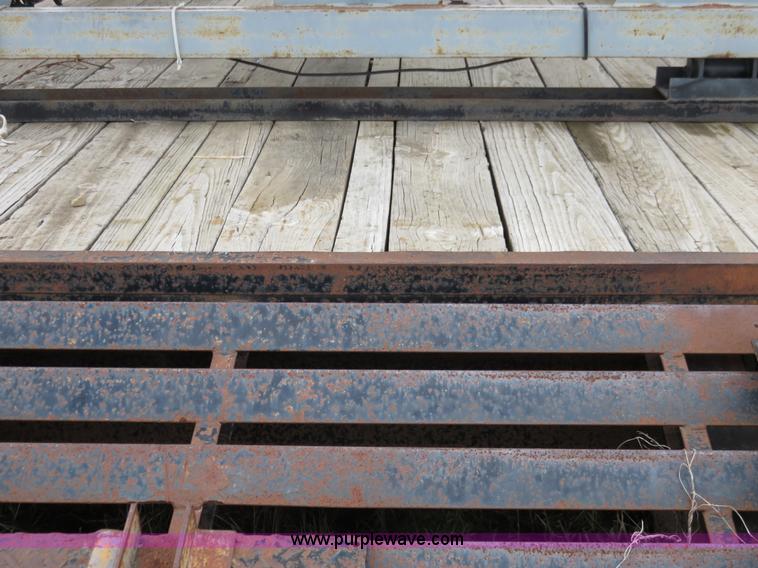 image for item I5979 2005 Lamar tandem axle trailer