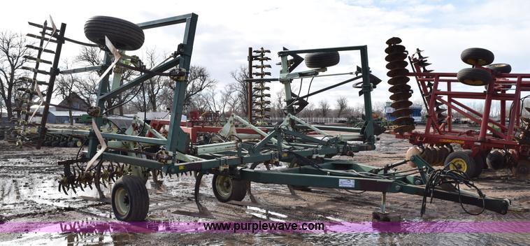 image for item I8563 Sunflower 3040-28 sweep plow