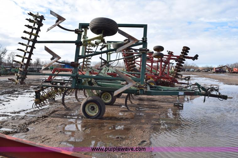 image for item I8563 Sunflower 3040-28 sweep plow