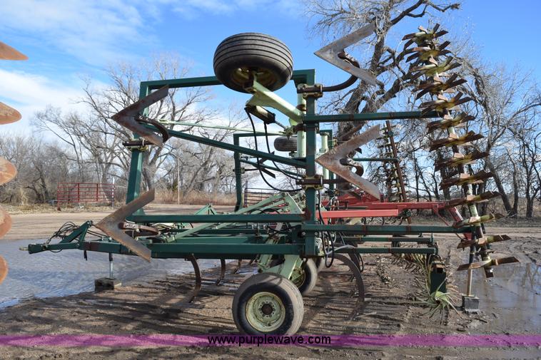 image for item I8563 Sunflower 3040-28 sweep plow