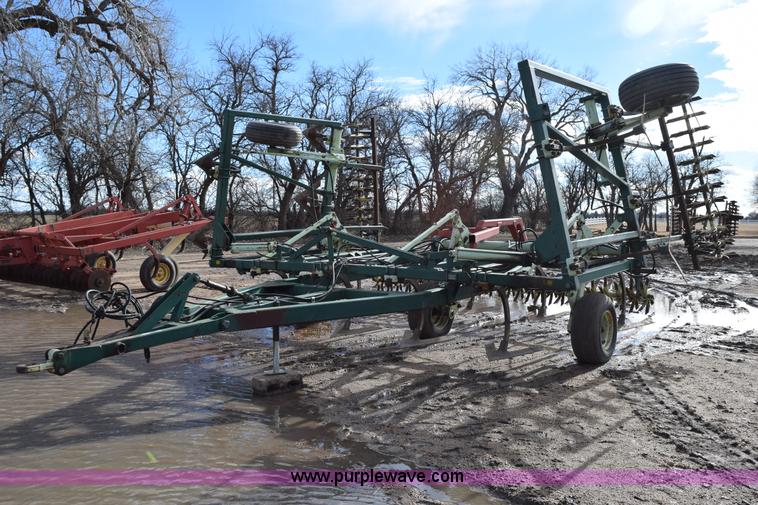 image for item I8563 Sunflower 3040-28 sweep plow