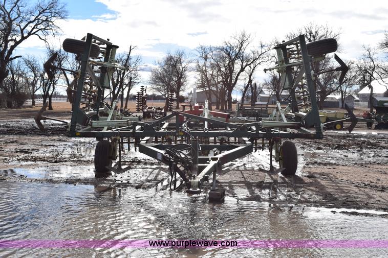 image for item I8563 Sunflower 3040-28 sweep plow