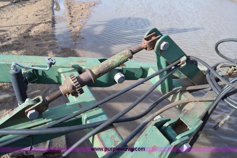 image for item I8563 Sunflower 3040-28 sweep plow