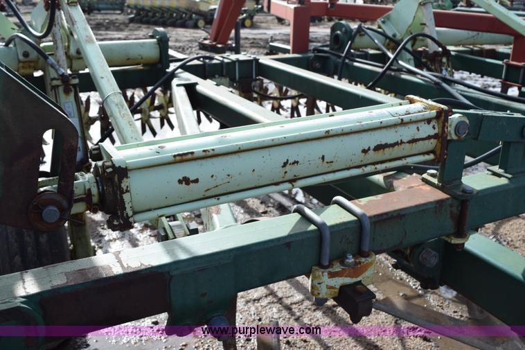 image for item I8563 Sunflower 3040-28 sweep plow