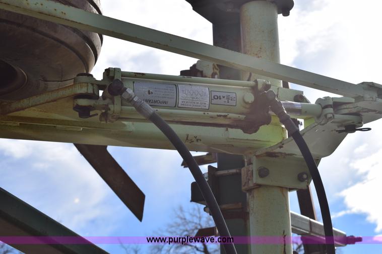 image for item I8563 Sunflower 3040-28 sweep plow